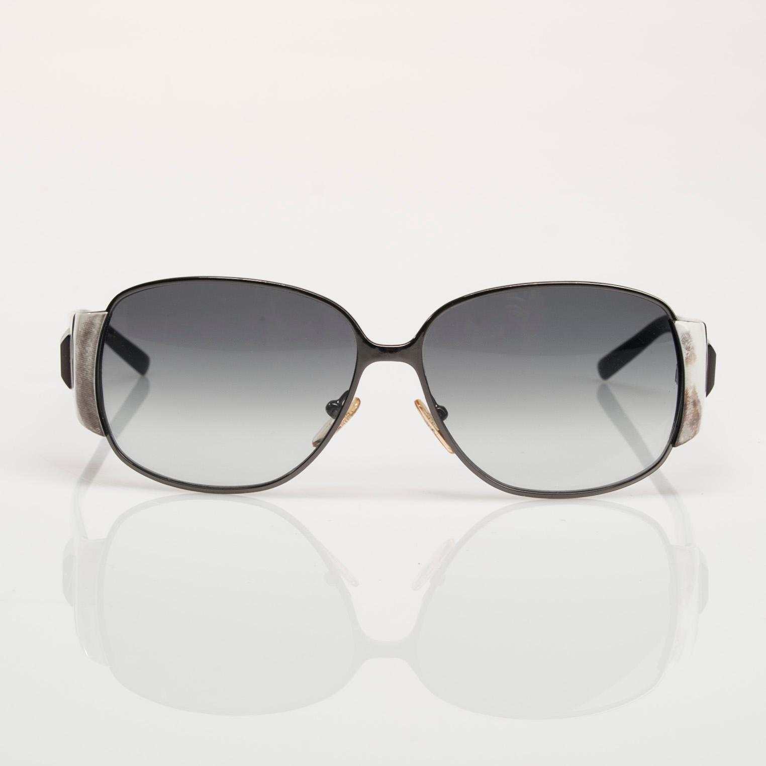 SOLGLASÖGON, Givenchy.