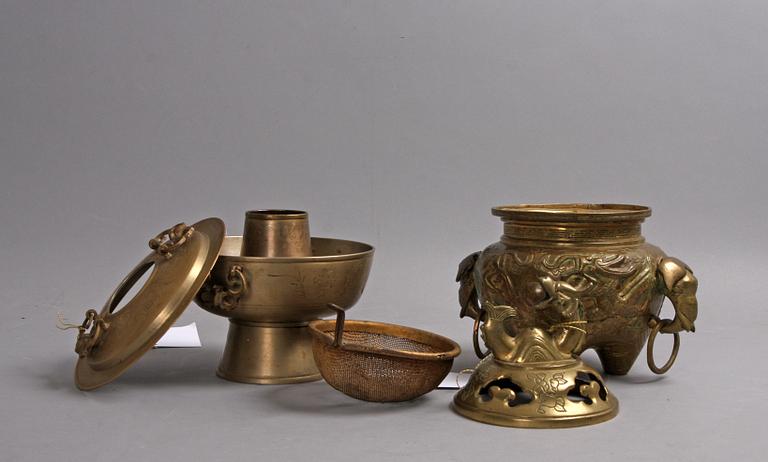 RÖKELSEKAR, 2 st, brons, Kina.