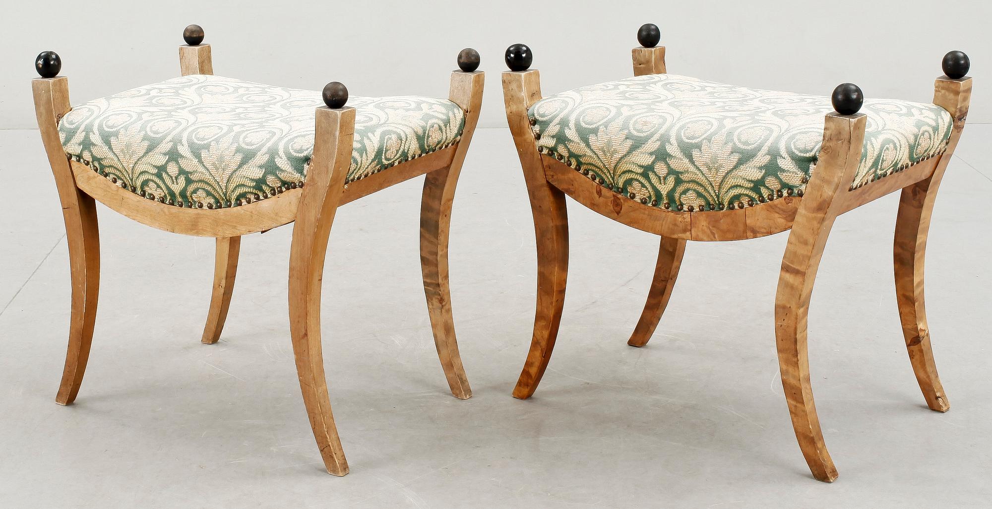 TABURETTER, ett par, Karl-Johan, 1800-talets första hälft.