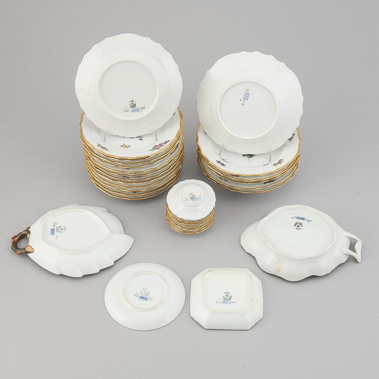 31 pcs of a dining/coffee service, 'saxon flowers' from Royal copenhagen.