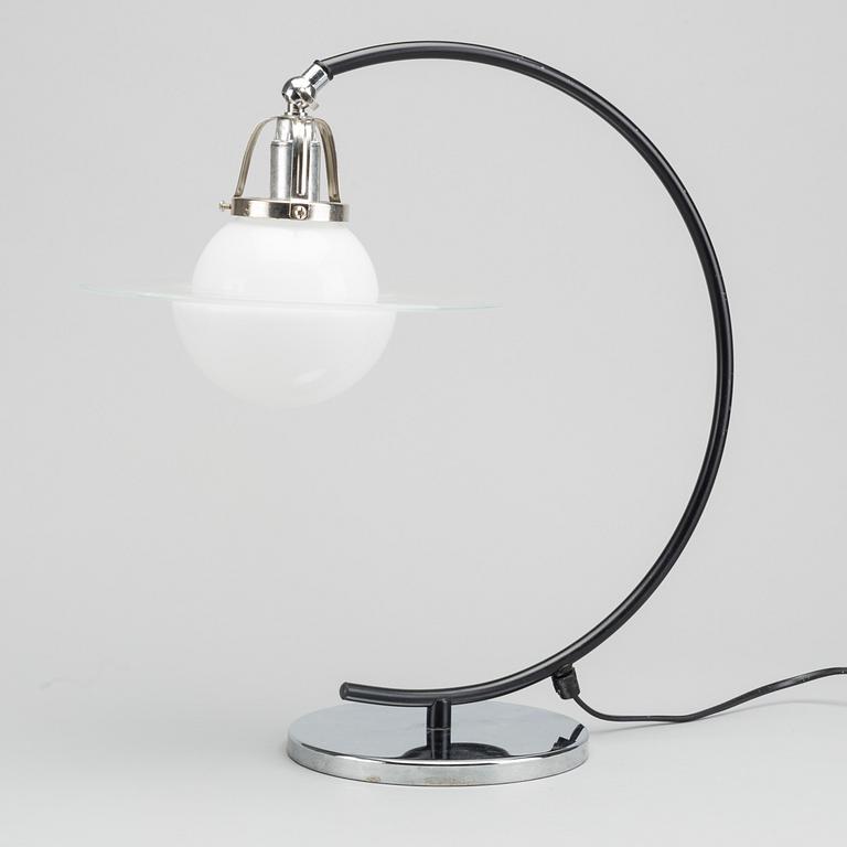 BORDSLAMPA, Saturnus-modell 1900-talets andra hälft.
