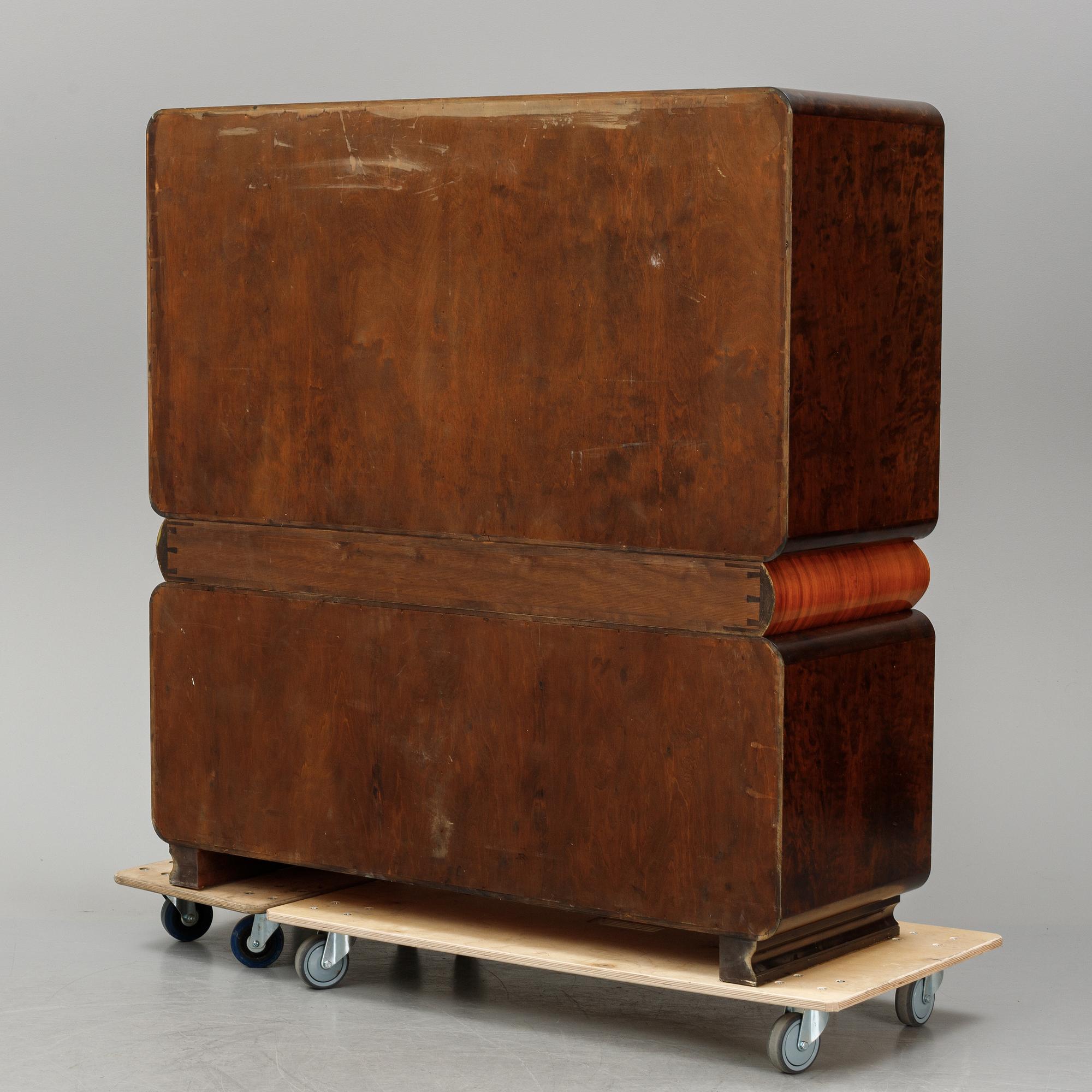 A 1930's cabinet.