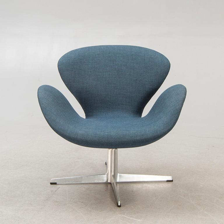 Arne Jacobsen, armchair, "Svanen", 1960s-70s.