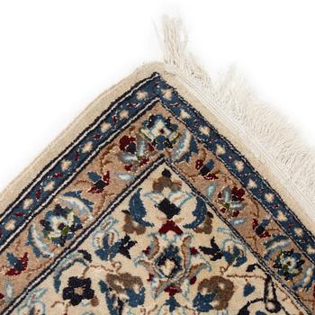 Carpet, Nain, 310 x 204 cm.