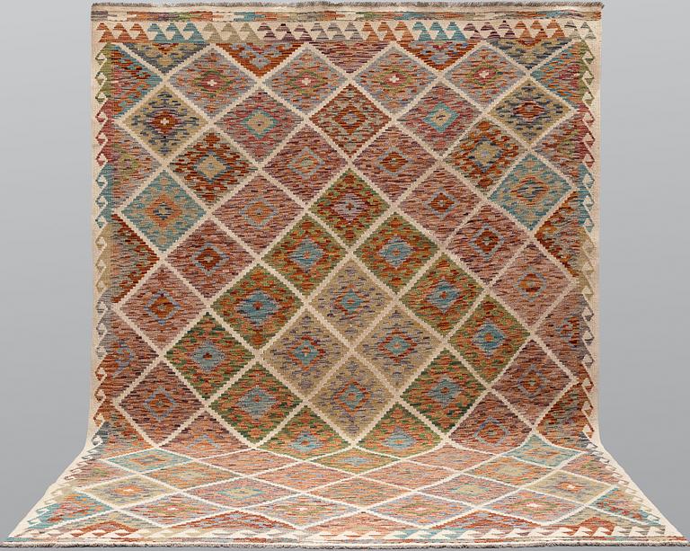 A Kilim carpet, approx. 303 x 201 cm.