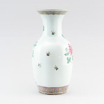 VAS, porslin, Kina, 1900-tal.