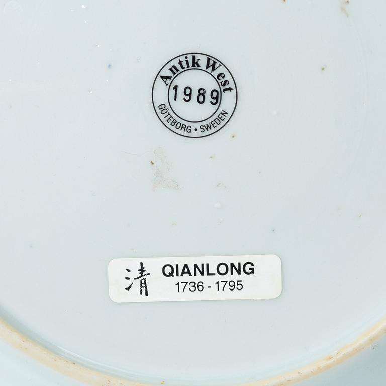 Tallrikar, fem stycken, porslin, Kina, 1700-tal.