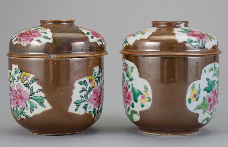 BURKAR, 2 st, porslin, Kina, 1800-tal.