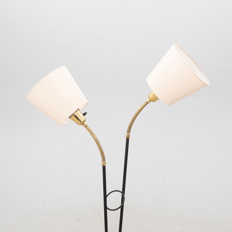 A mid 1900s floor lamp.