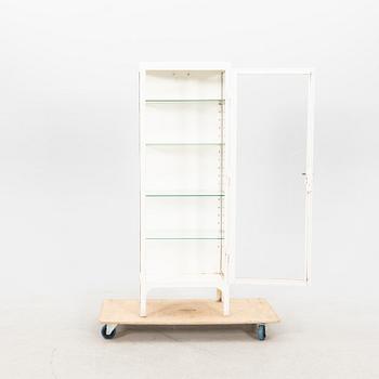 Läkarskåp Mellaneuropa 1900-talets mitt.