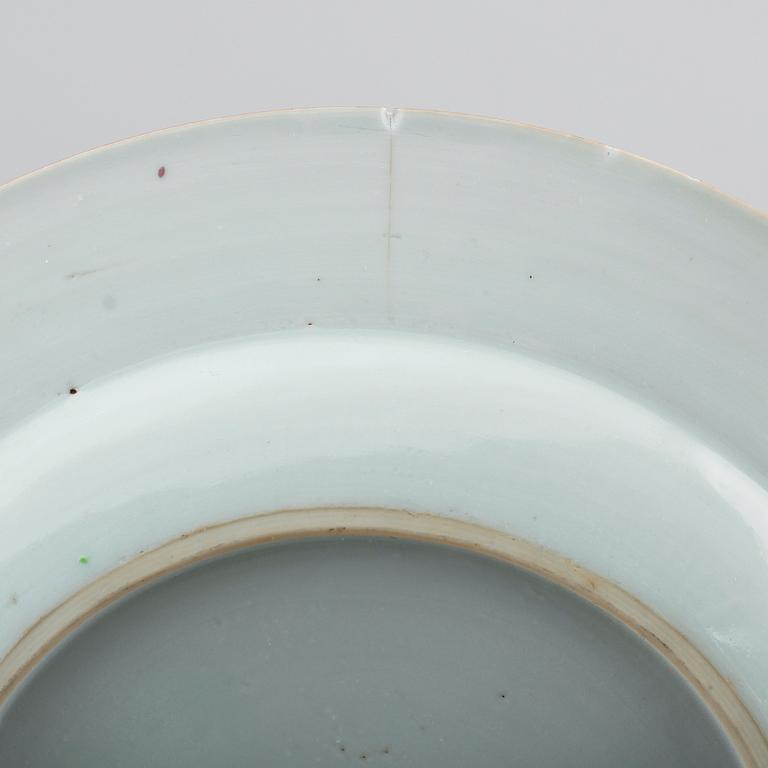TALLRIKAR, 1 par, porslin, Kina, Qianlong 1736-1795.