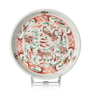 1271. A wucai 'lion' tray, late Ming dynasty, Tianqi/Chongzhen.