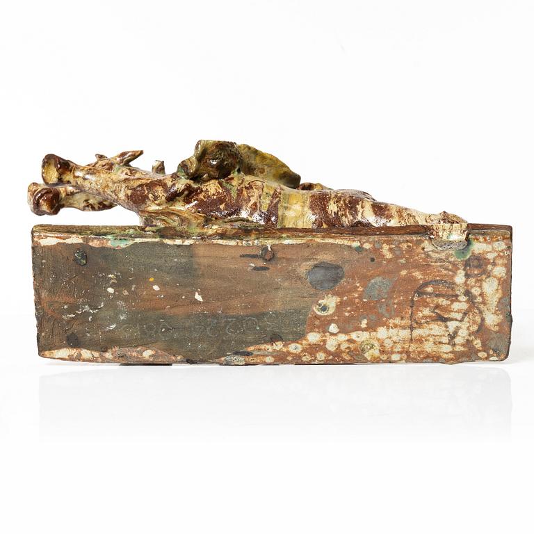 Allan Ebeling, skulptur, glaserad keramik, i form av ursprungsamerikan till häst, Torshälla 1935.