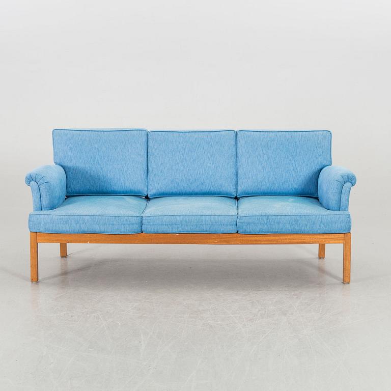 A JOSEF FRANK "MODELL 1100" SOFA.