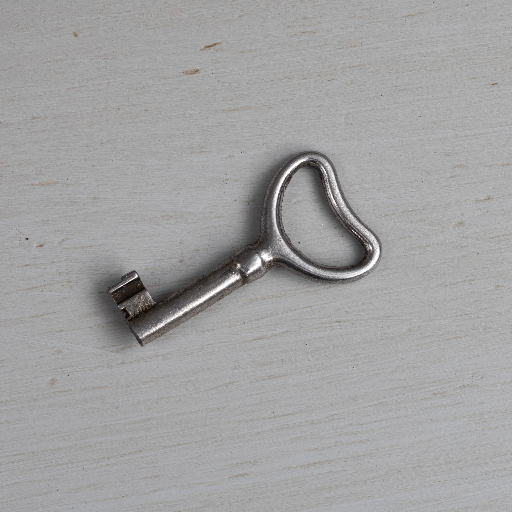 Vitrinskåp, från omkring år 1900.