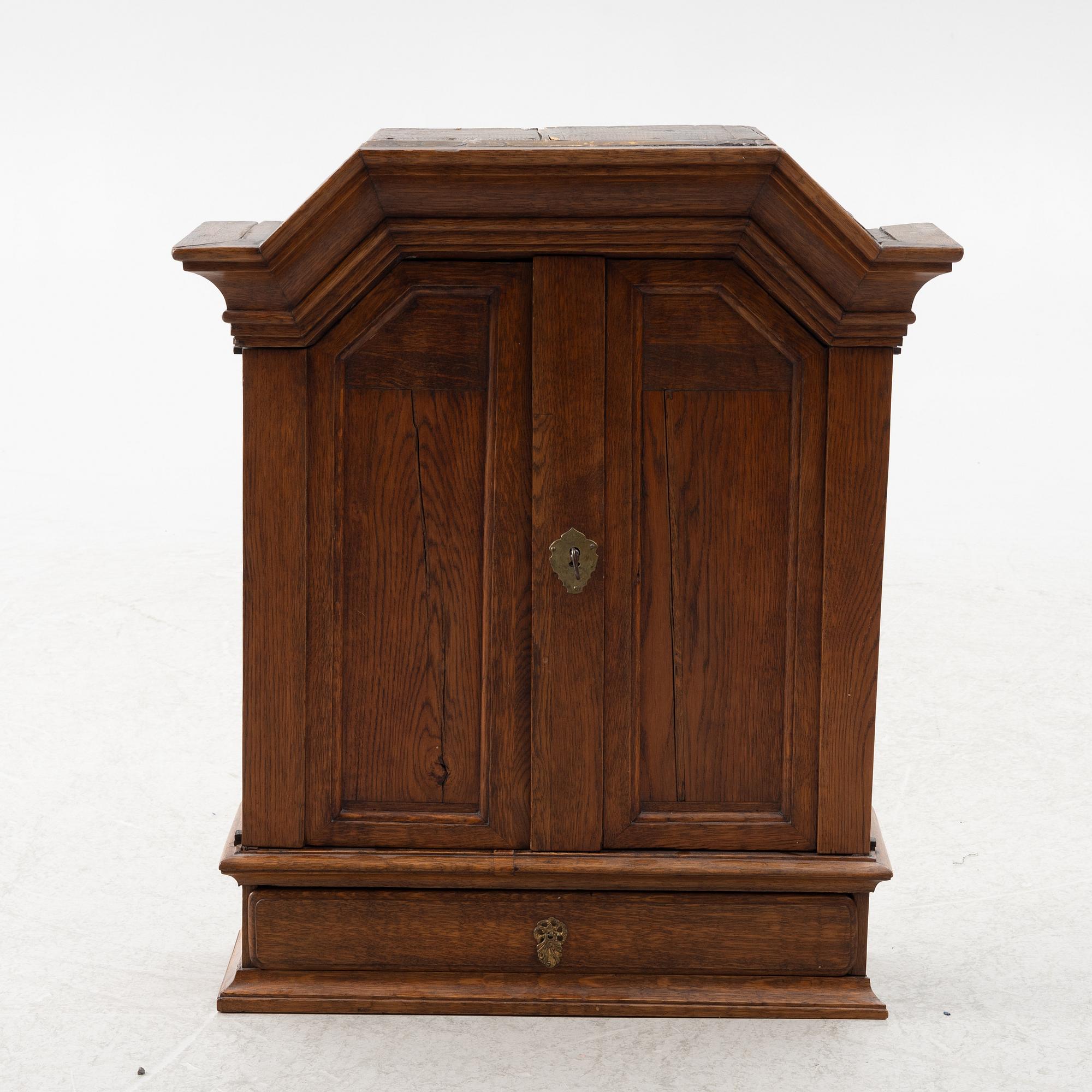 A wall cabinet, 18th century.