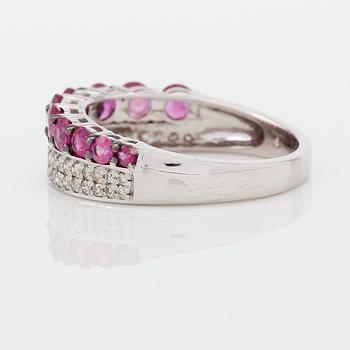 RING, 18K vitguld, diamanter tot ca 0.23 ct. och rubiner tot ca 1.30 ct.