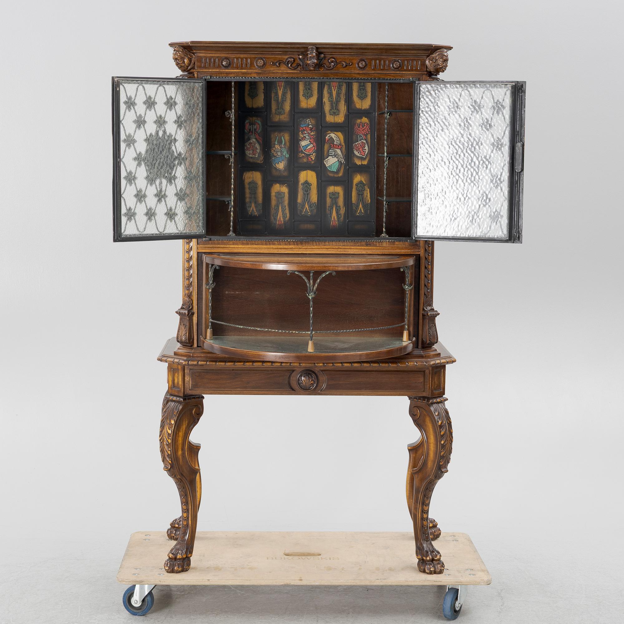 Barskåp, barockstil, 1900-talets första hälft.