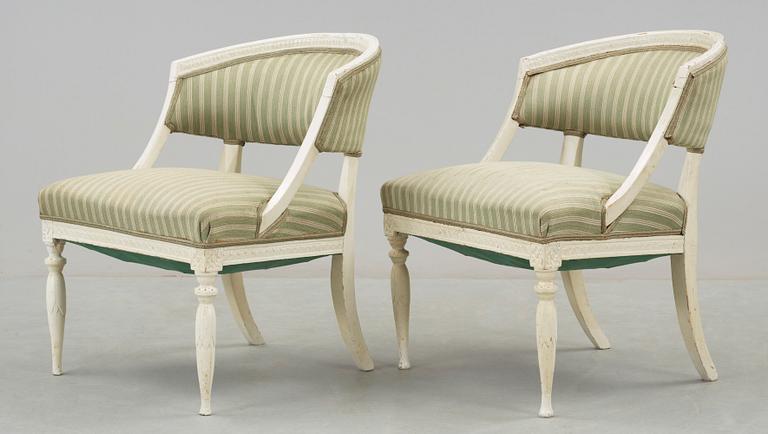 BALJFÅTÖLJER, ett par, sengustavianska, 1800-talets början.