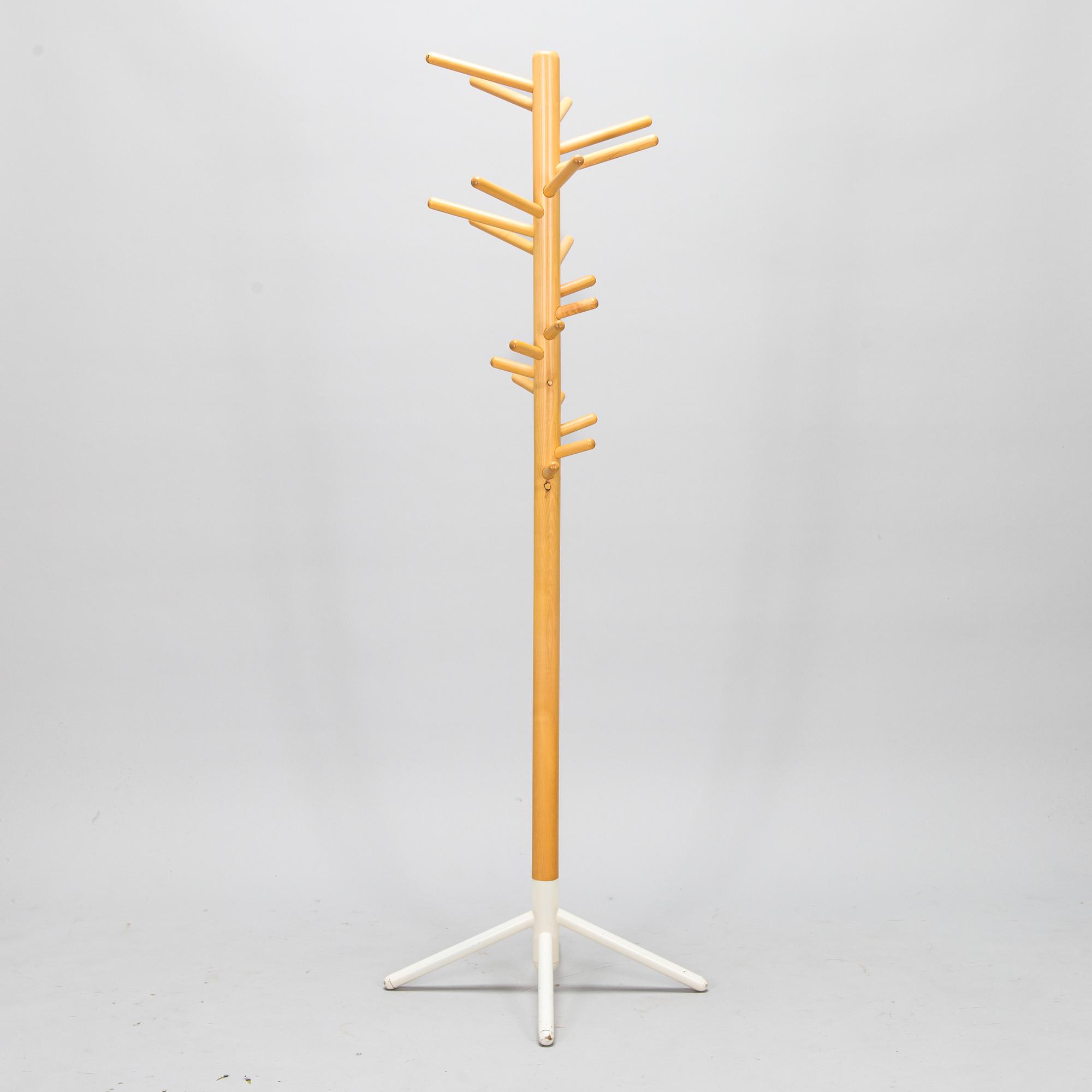 Anna-Maija Jaatinen, tamburmajor, "Clothes Tree", Artek. Modellen formgiven 1964.
