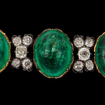 ARMBAND med cabochonslipade smaragder samt gammalslipade diamanter totalt ca 7.00 ct. 1800-tal.