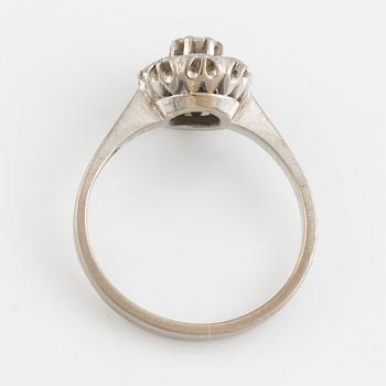 Ring carmosé med oval- och runda briljantslipade diamanter, Engelbert.