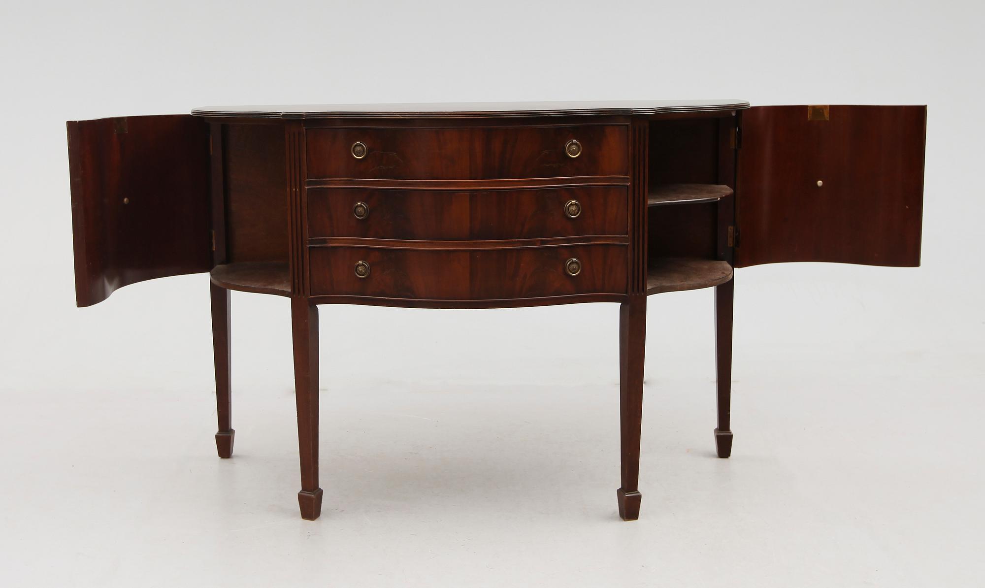 SIDEBOARD, England, 1900-talets mitt.