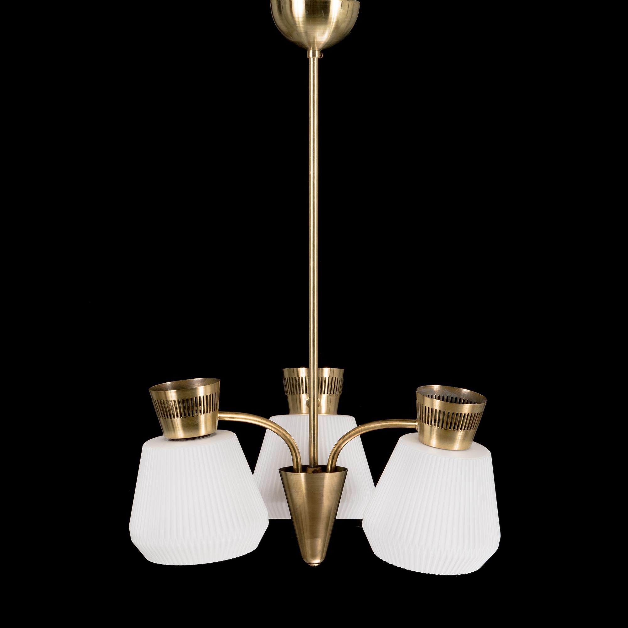 A 1960's chandelier for Itsu.