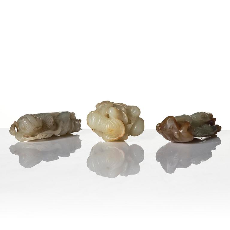 Figuriner, tre stycken, jade. Qingdynastin, 1800-tal.