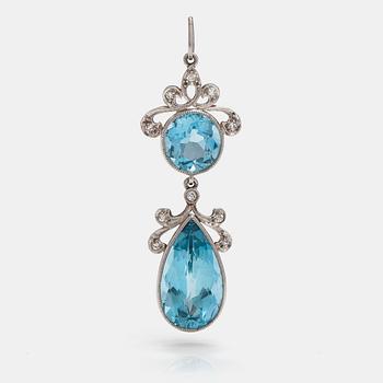 A platinum pendant with aquamarines and diamonds ca 0.10 ct in total.