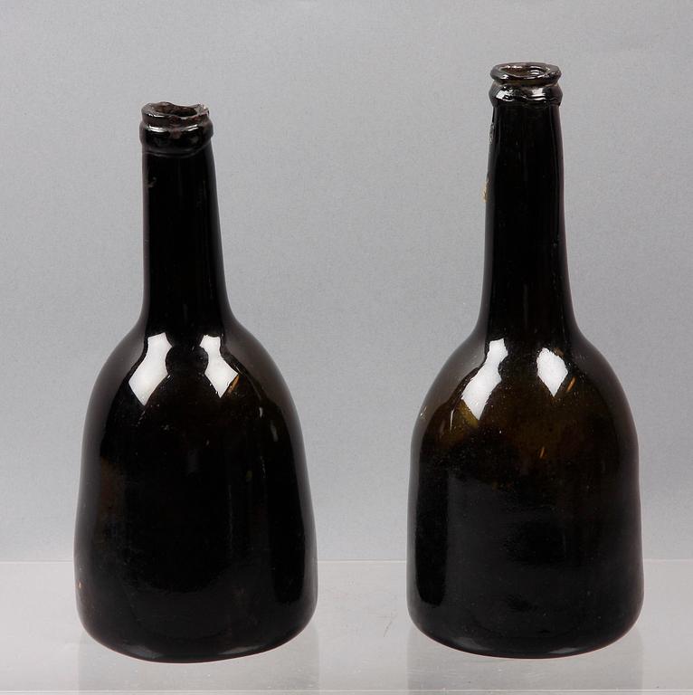 FLASKOR, 2 st, glas, 1800-tal.