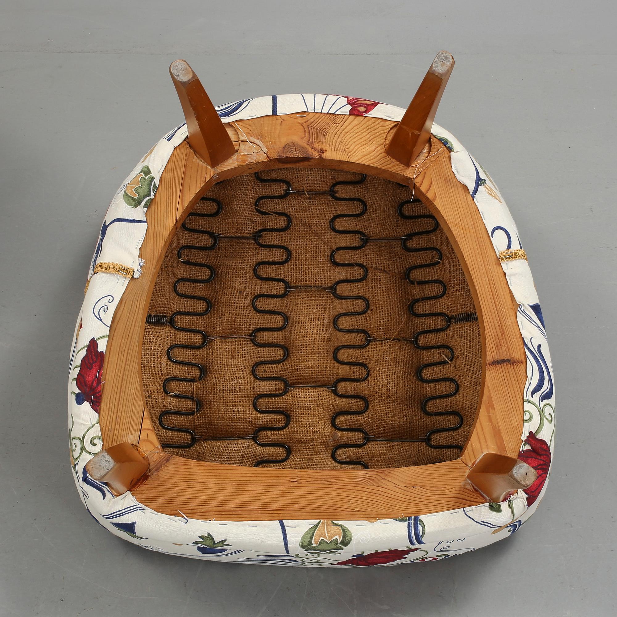 EMMAFÅTÖLJER, 2 st snarlika, 1900-talets första hälft.