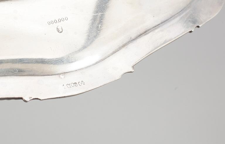 FAT, silver, rokokostil, svenska importstämplar. Vikt 960 gr.