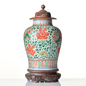 Urna, porslin. Transition, 1600-talets mitt.