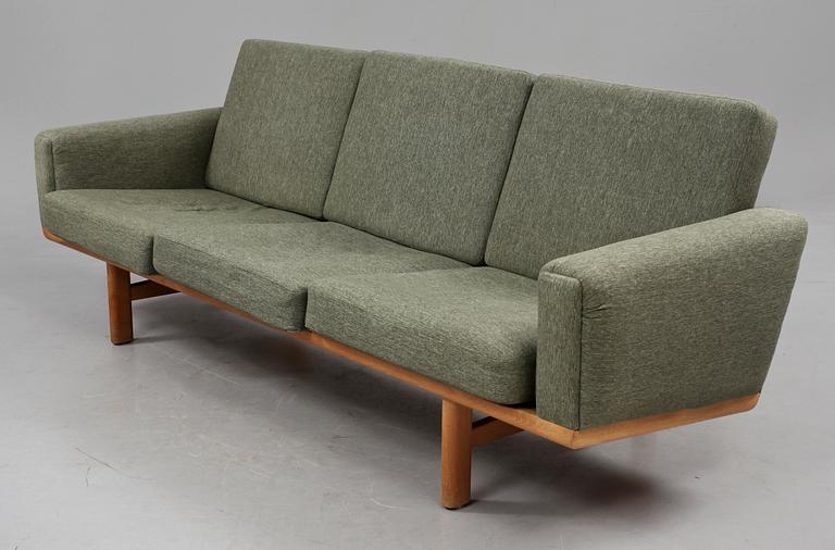 SOFFA, "GE 236/3", Hans Wegner, 1900-talets tredje kvartal.