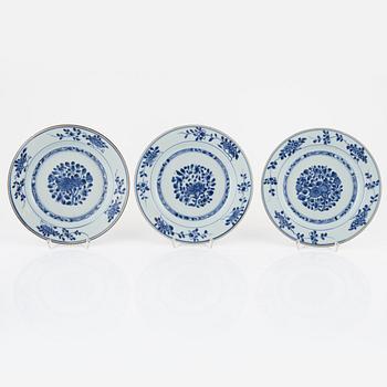 Tallrikar, 12 st, porslin, Kina, (Qianlong 1736-95).