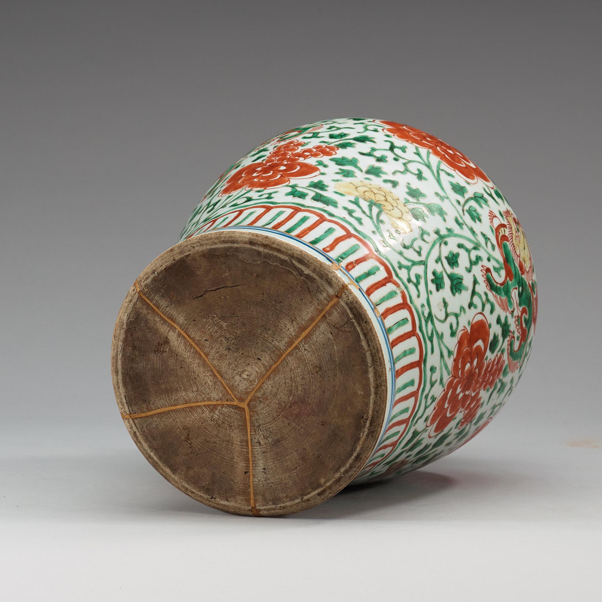 URNA, porslin. Transition, 1600-tal.