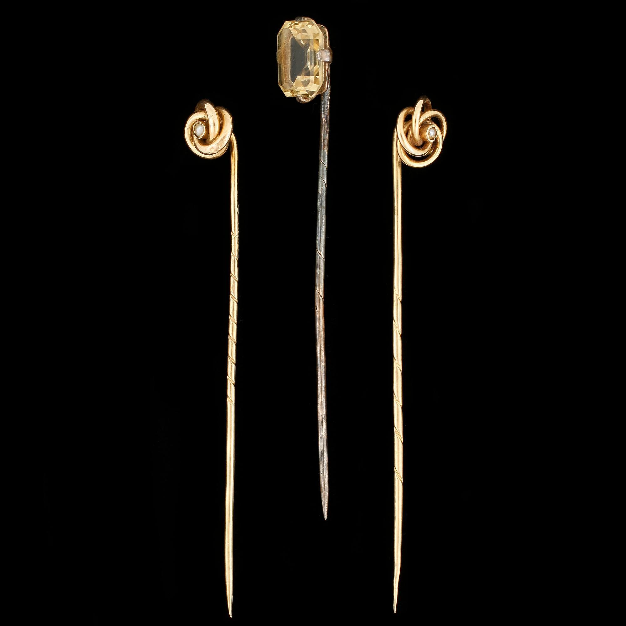HATTNÅLAR, 3 st, guld, 14 k, 2 gram.