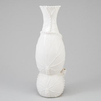 A Chinese 'dehua' blanc de chine porcelain vase, 20th century.