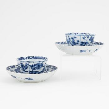 Two Chinese blue and white porcelain cups with saucers, Kangxi (1662-1722).