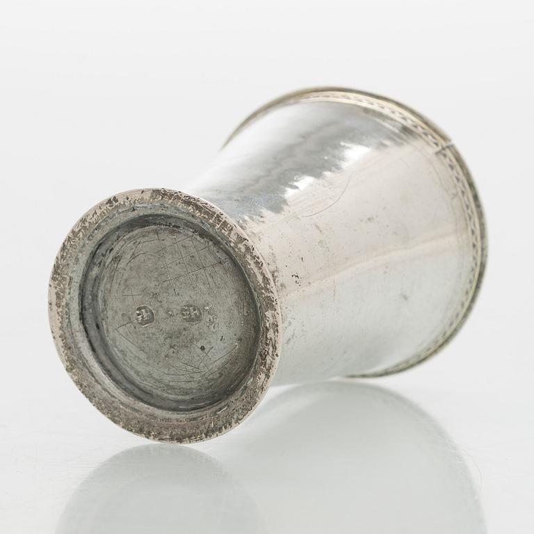 Pikari, hopea, osittain kullattu, kaksinkertainen lyönti, tunnistamaton mestarileima GH, todenn. Baltia 1700-luku.