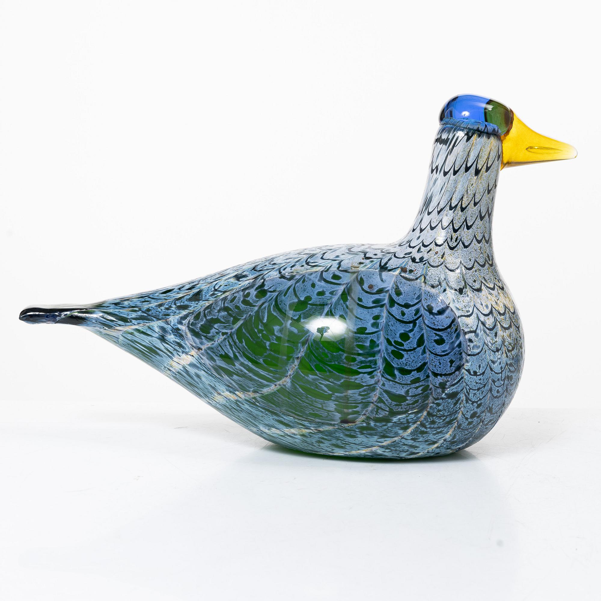 Oiva Toikka, a 'Martin Hanhi' glass bird, for the 80th jubilee of Finlands independence, Nuutajärvi, Iittala, Finland.