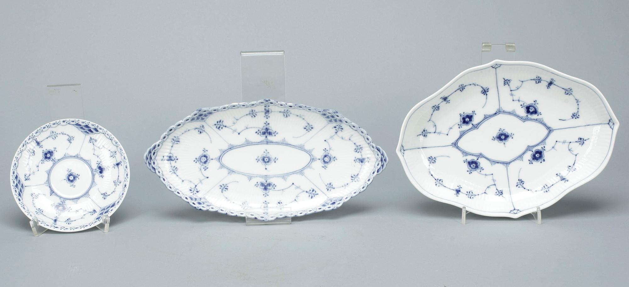 SERVISDELAR, 54 delar, "Musselmalet", Royal Copenhagen, Danmark, 1900-tal.