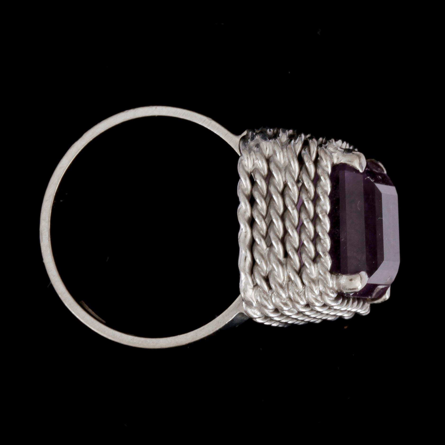 RING, 18k vitguld med ametist. Stockholm, 1995. Vikt ca9g.