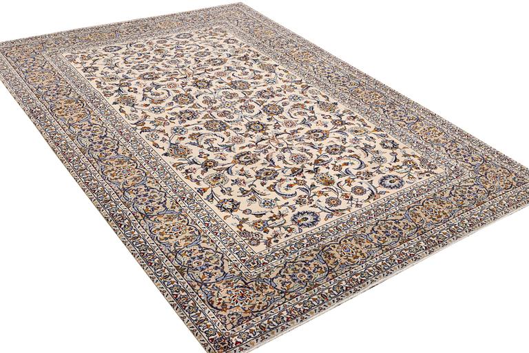 A Keshan carpet, c. 333 x 233 cm.