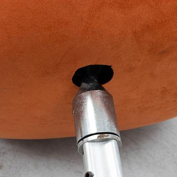 A 'Swan' swivel lounge chair by Arne Jacobsen, designed 1958.