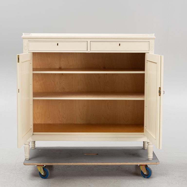 Sideboard, gustaviansk stil, 1900-talets andra hälft.