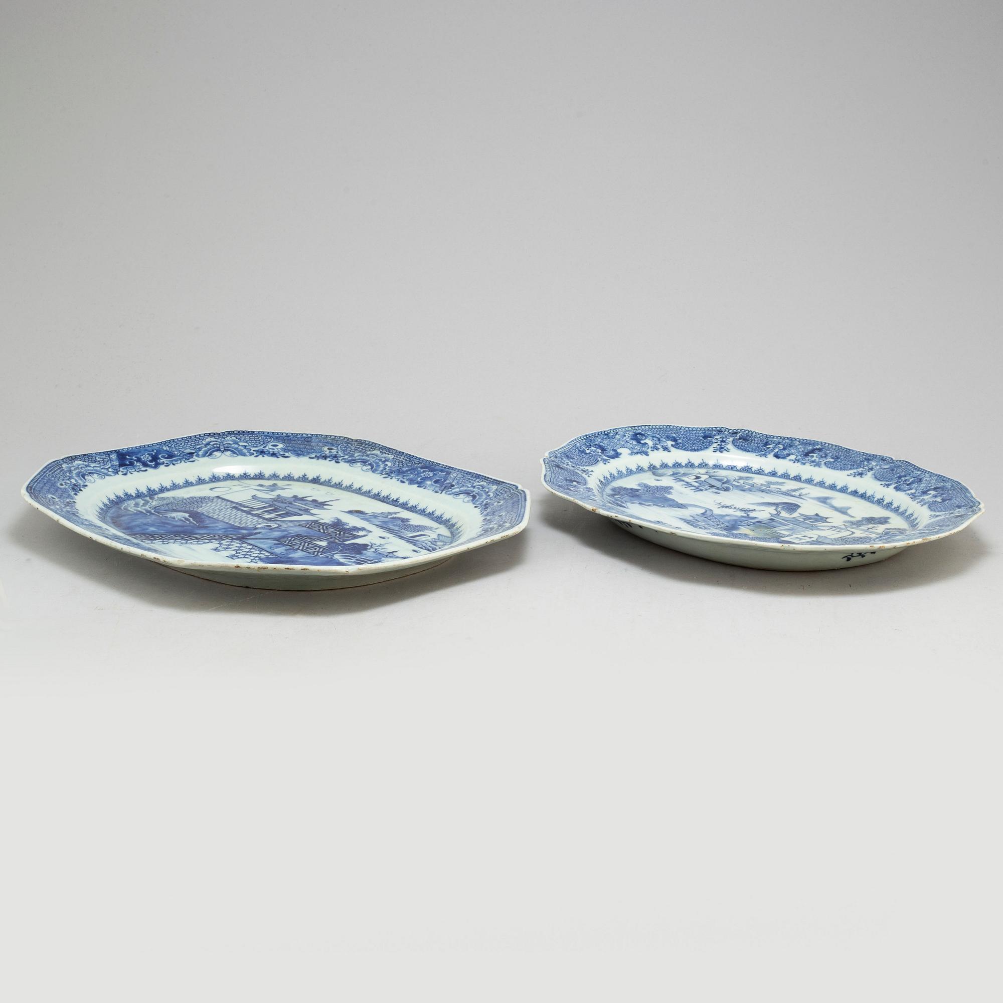 Two blue and white export porcelain serving dishes, Qing dynasty, Qianlong (1736-95).