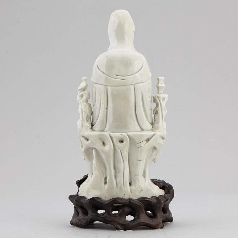 A blanc de chine figurine of a Guanyin, Qing dynasty, 19th century.