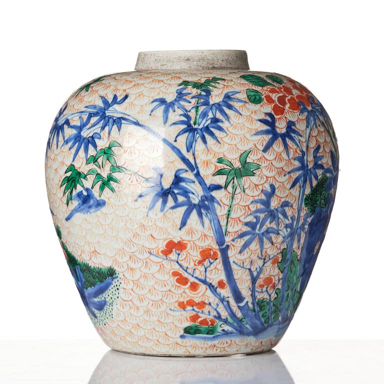 A wucai vase, Transition, 17th century.